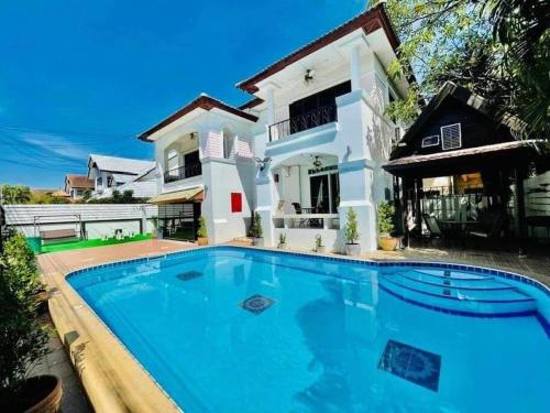 Cozy houes private pool pattaya