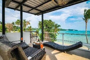 Cozy Oceanview Bedroom