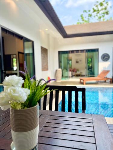 Cozy Private pool villa near Golf Club Laguna beaches