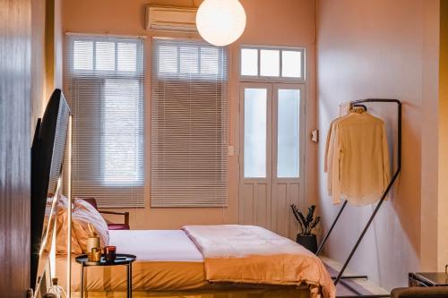 Cozy Room at The Coffee Store Charoenkrung