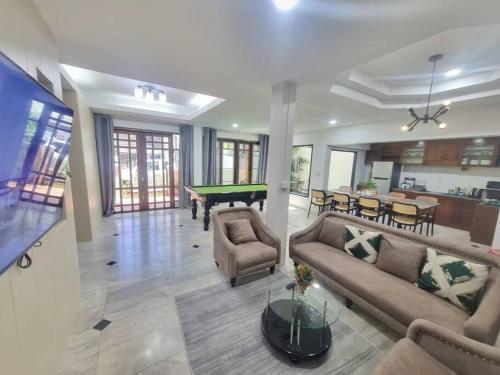 Cozy Villa 4 Bedrooms Patong,7mins. walk beach/10mns.Bangla Rd