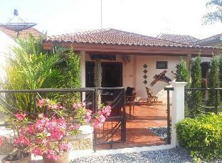 Debbies House.FREE WIFI BBQ GRILL close to Beach.