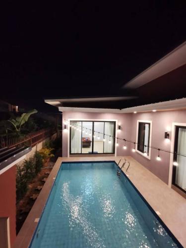 DeeverPool Villa