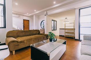 DEJA HOME - 5 mins to Tha Pea 4BR with Art Space