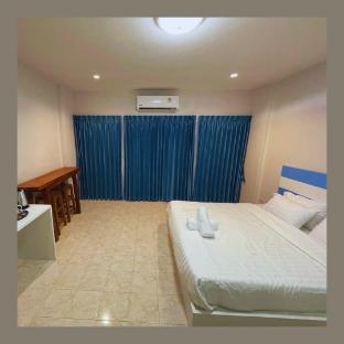 Deluxe 1 Bedroom opposite shopping center