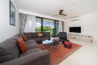 Deluxe lagoon view apartment at Cassia Residences