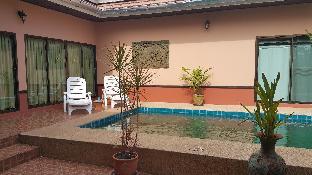 Discrete pool villa Chomphoo