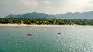 Dolphin bay pool villa