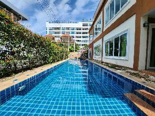 Downtown 6-bedroom pool villa, near the beach
