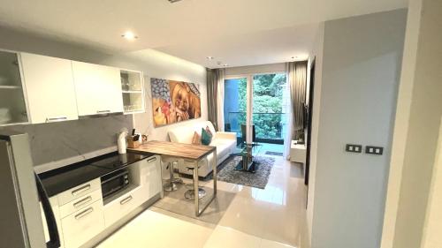 Emerald Terrace Condo 52-1 Bed Pool View
