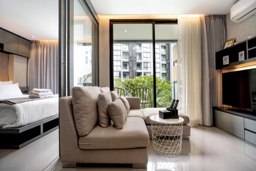 Enjoy Tropical Bliss in Kamala Pool View Suite CTG P204, Top Facilities, near FantaSea &amp; Cafe Del Ma