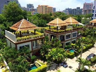 Entire 2 bedroom villa with pool and jacuzzi