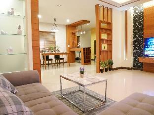 Entired House 3 BR 4 BA Close to UCIS and Airport