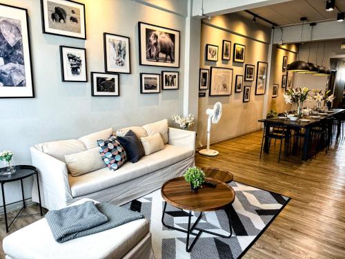 Erawan Cozy 3 BR at BTS Pu Chao