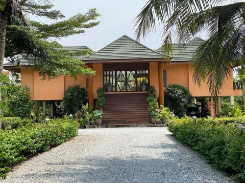 Exclusive 10-Person Villa with Pool & land 6000m