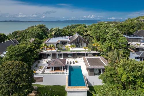Exclusive Oceanfront Living, 5BR Pool Villa Elegance