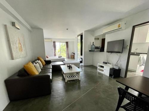 Extra large, modern apartment with sea view