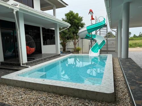 F&amp;F Pool Villa Mae Phim