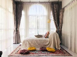 Family Room With Balcony Changkhlan Night market A