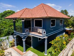 Fantastic 3 Bed, 3 Bath Villa 400m to the Beach.