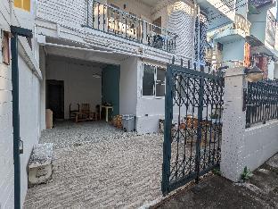 Float family house