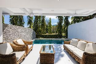 Four bedroom/bathroom for 12 guests, private pool.