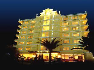 Four Seasons Place Hotel