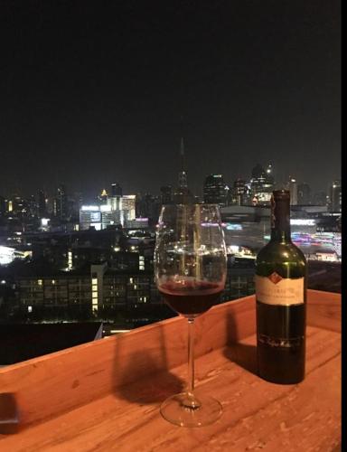 Free Airport Pick Up ! 12th Floor Cozy Studio Room, 5 mins walk to IconSiam &amp; BTS
