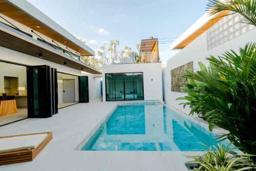 Fully renovated Pool Villa 4BR Bangtao and Layan Beach in Cheong Thalea, Phuket
