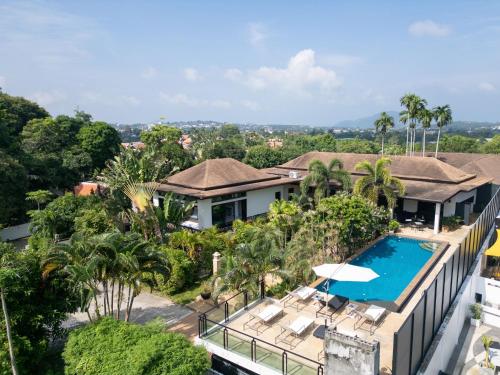 Fun &amp; Relax Stay at Naiharn! Grand 6BR Tropical Pool Villa Oxavia near Beach