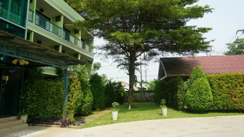 Garden Corner Resort &amp; Hotel