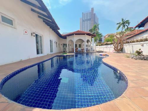 Gary Pool Villa Pattya
