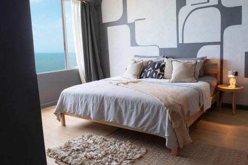 Getaway to Artist&#039;s Room Seaview