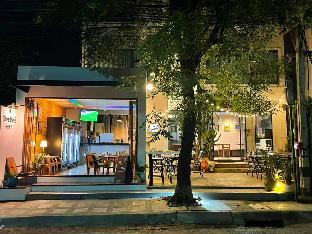 Give Me 5 Hostel