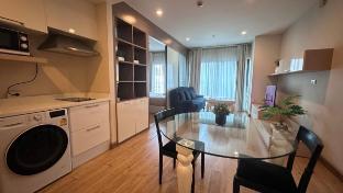 Great condo-1min/BTS Thong lo in front of building