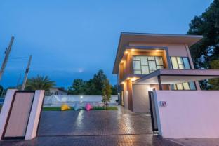 Green Beach Pool Villa Pattaya
