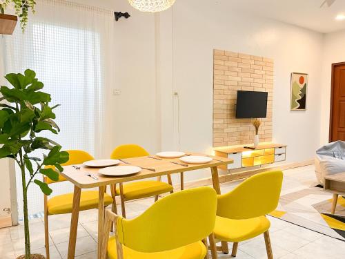 H&amp;Q 1BR Cozy House, Bangtao Beach