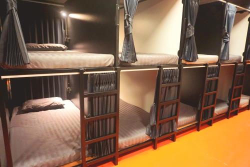 Hash Capsule Hostel Silom Soi 3