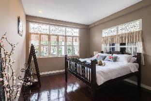 Heritage Shophouse in Yaowaraj, Bkk (room no.2/1)