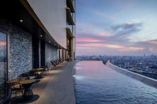 High Floor/ Luxury Sky swimming pool