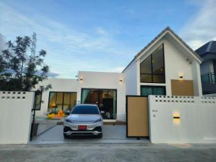 Holiday Pool Villa Bangsean Chonburi