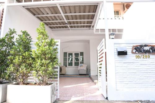 Home Sawasdee 2, ใกล้Safari world