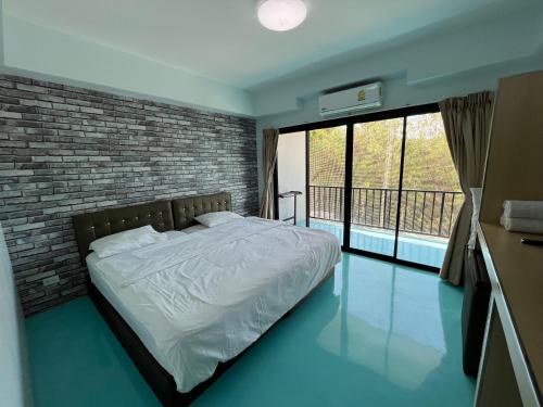 Homy Awesome Huahin Beaches and Hills