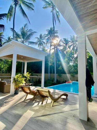 Huge Executive 3bd Salt Pool Villa! Best Central Spot!