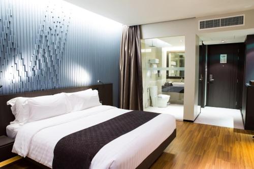 I LOVE BANGKOK - Thai Style Room near Skytrain Asok, T21, and EM District Malls