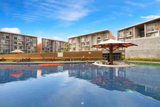 Indoor Pool 2 Bed Walk to Beach