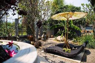 J&Y Pool Villa @ Maerim