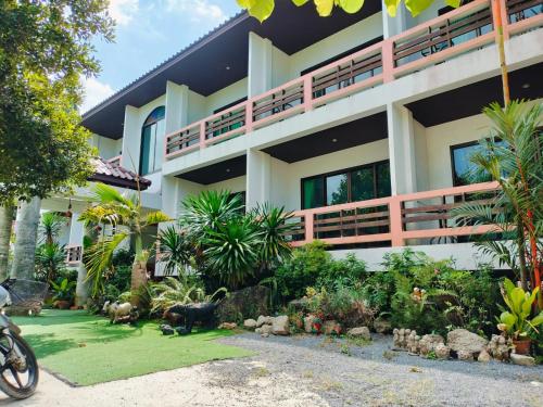 Jigsaw Cafe &amp; Resort