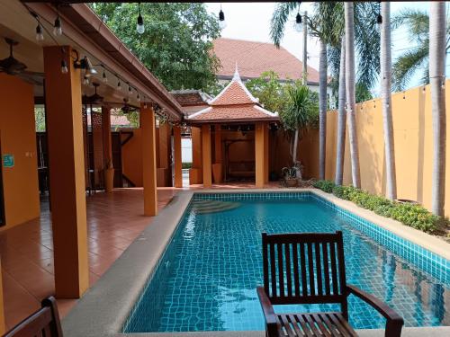 Jomtien 4BR golden villa