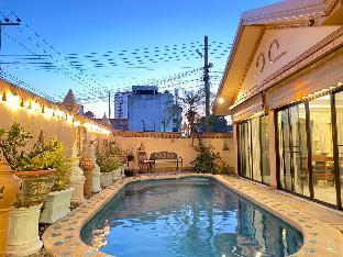 Jomtien bay 800M,5 BR ART villa